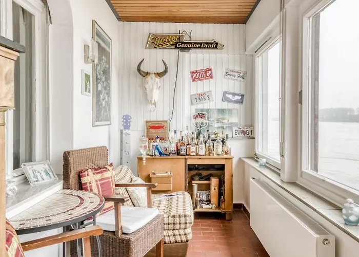 公寓 Rheinstein Am Schloss Engers 新维德