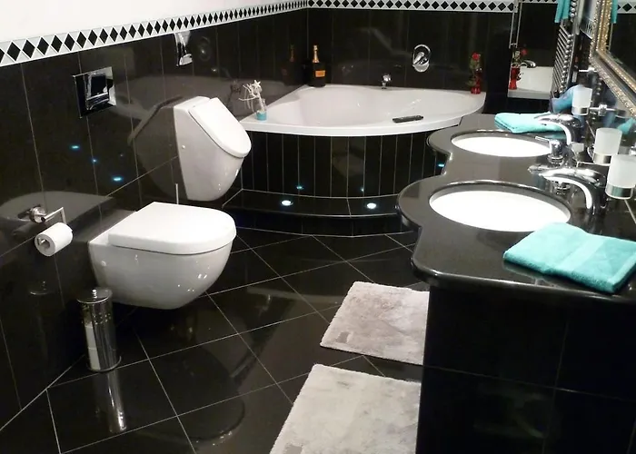 公寓 Rheinstein Am Schloss Engers 新维德